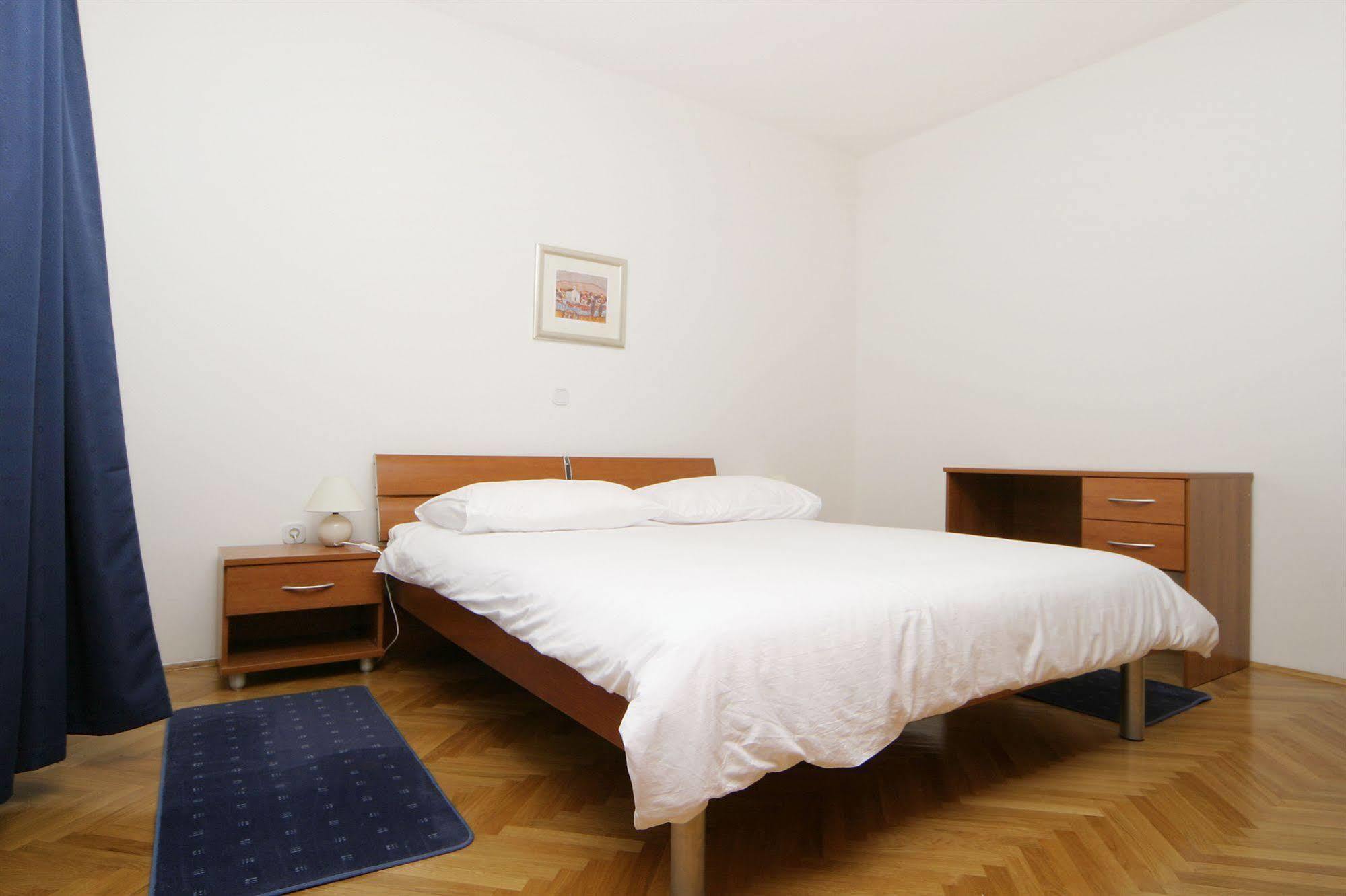 Apartments Pucisca Εξωτερικό φωτογραφία