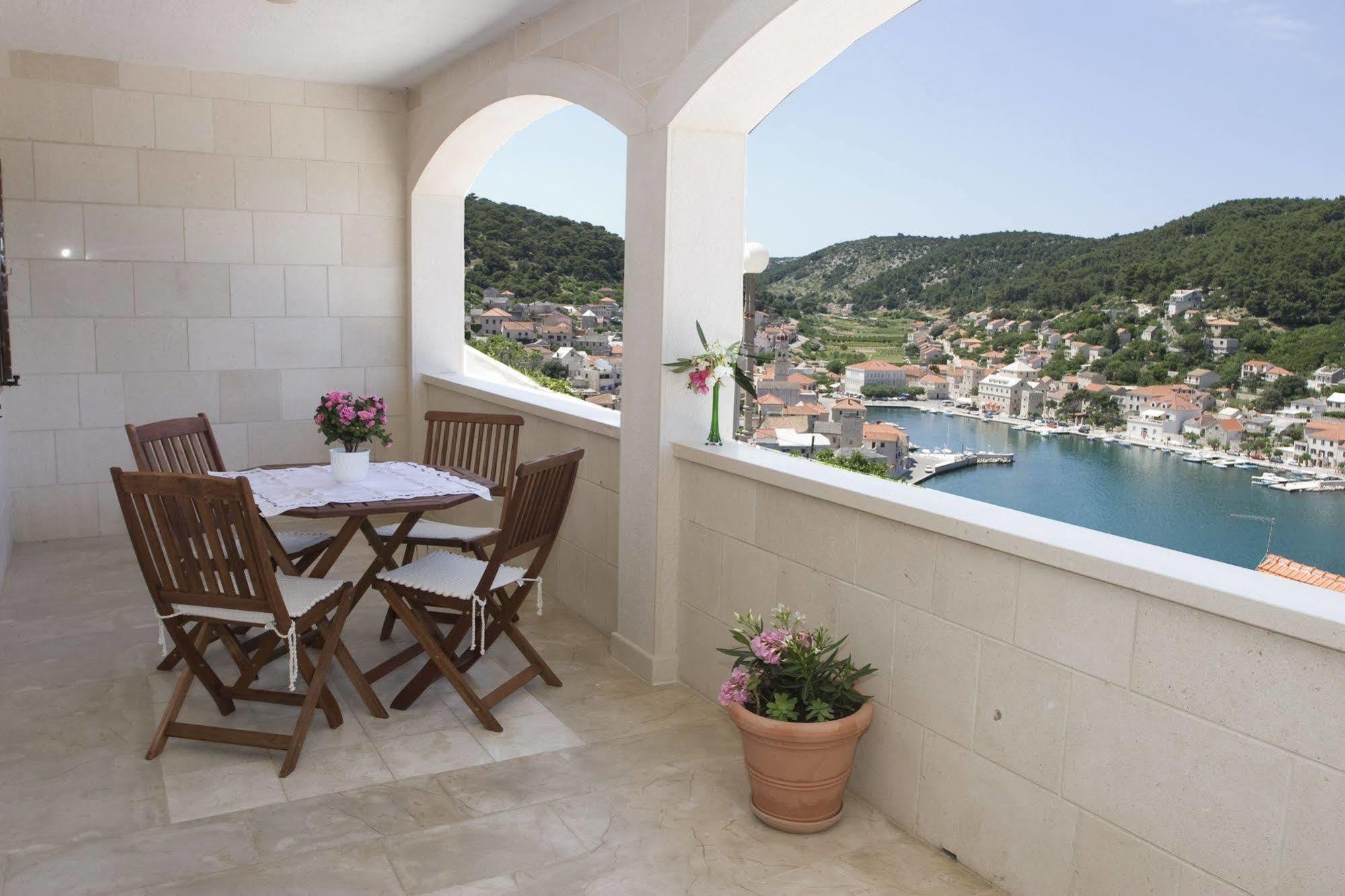 Apartments Pucisca Εξωτερικό φωτογραφία